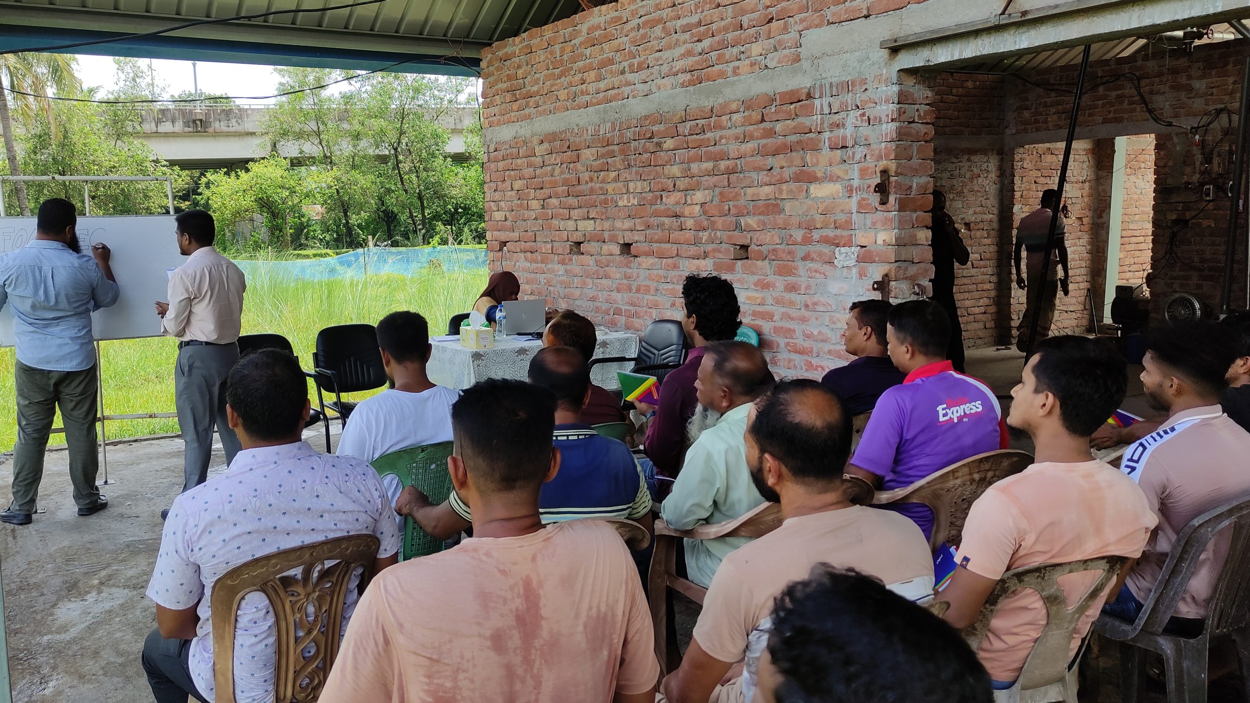 FoodTechBangladesh Team Introduces Farmers’ App at Khulna CoE with Training Support