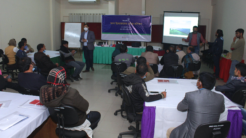 Omar Farhan Khan, Senior Business Consultant, LightCastle Partners preparing the candidates for the Investment Readiness session and Demo Day