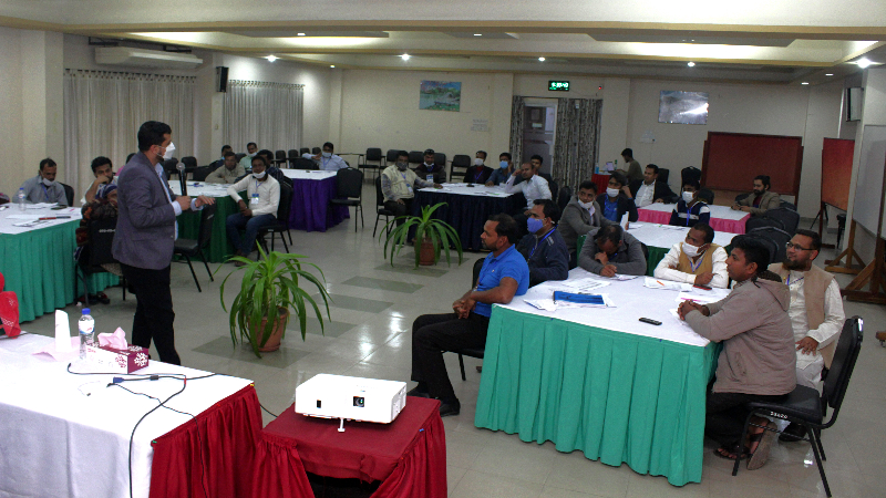 Omar Farhan Khan, Senior Business Consultant, LightCastle Partners taking a session on pitching