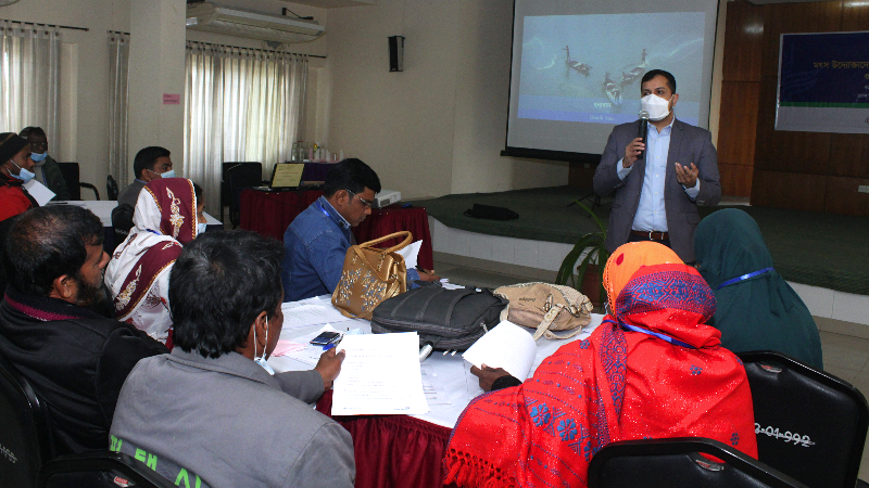 Omar Farhan Khan, Senior Business Consultant, LightCastle Partners taking business planning and financing session