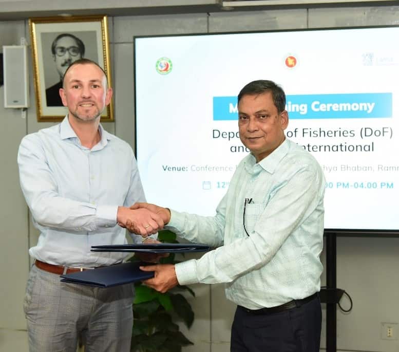 Matthias Brienen, Director, Larive International, and Kh. Mahbubul Haque, Director General, DoF, exchanging copies of the signed MoU