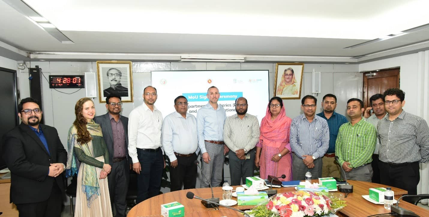 Representatives from DoF and Dutch-Bangladeshi consortium at the MoU signing ceremony